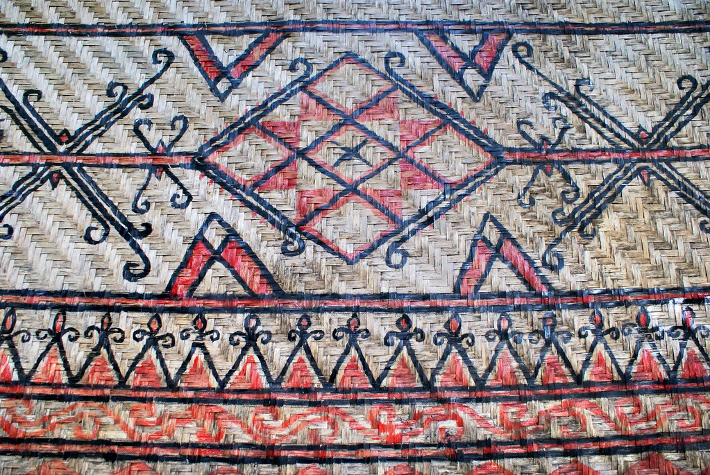 Vannerie en bambou sur la tombe collectif exposée au musée ethnographique d’Hanoi.