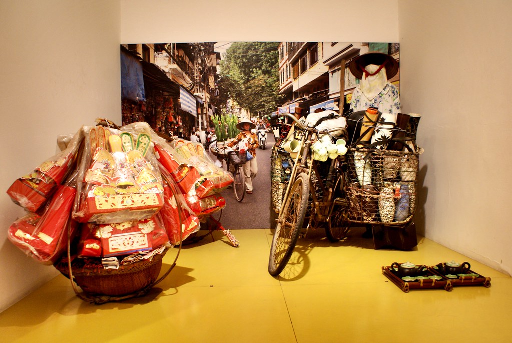 Installation sur les femmes commerçantes au musée de la femme vietnamienne à Hanoi.