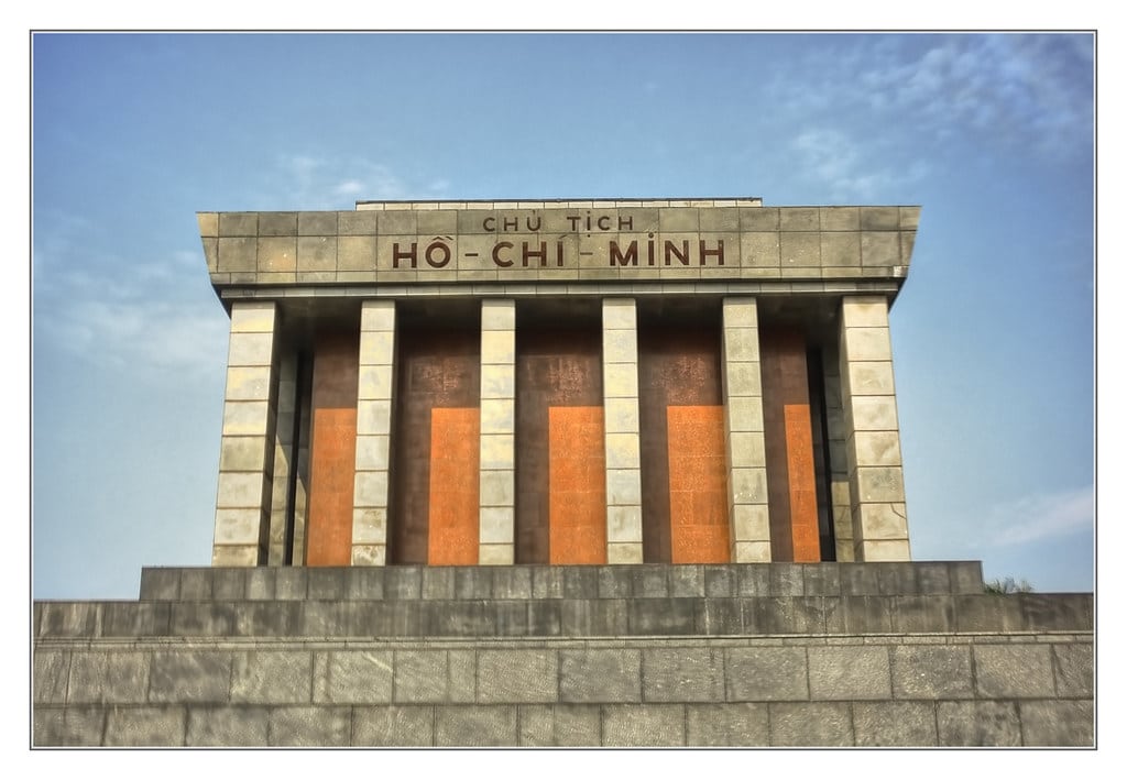 Lire la suite à propos de l’article Mausolée d&rsquo;Ho Chi Minh à Hanoi : Austère hommage au père de la Nation