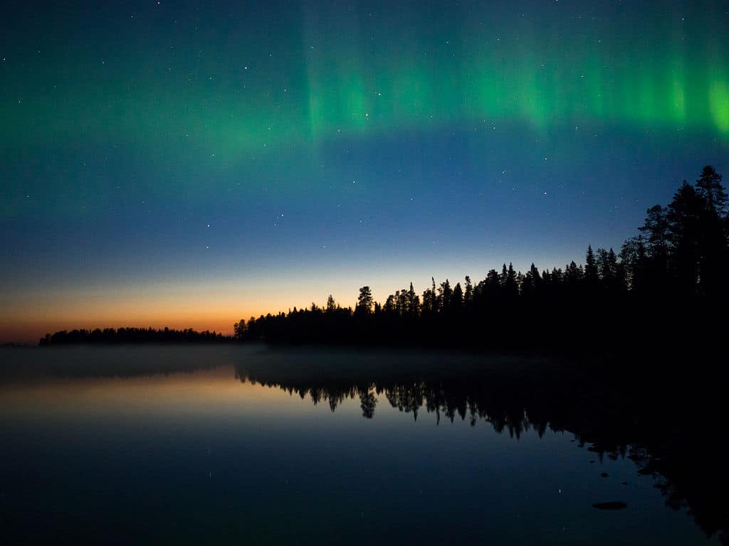 Paysage de Finlande avec une aurore boréale au dessus de Suomussalmi - Photo de Damonbeckford