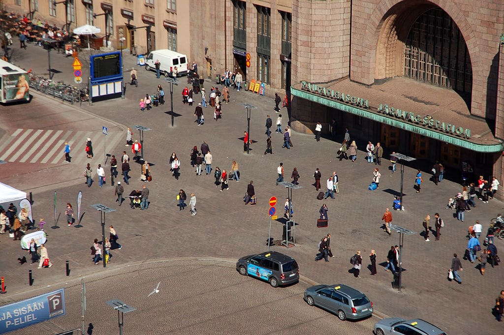 Parvis de la Gare d'Helsinki - Photo de Mariela.