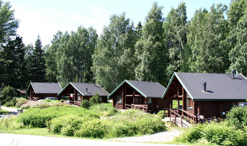 Camping près d'Helsini avec de jolis chalets en bois