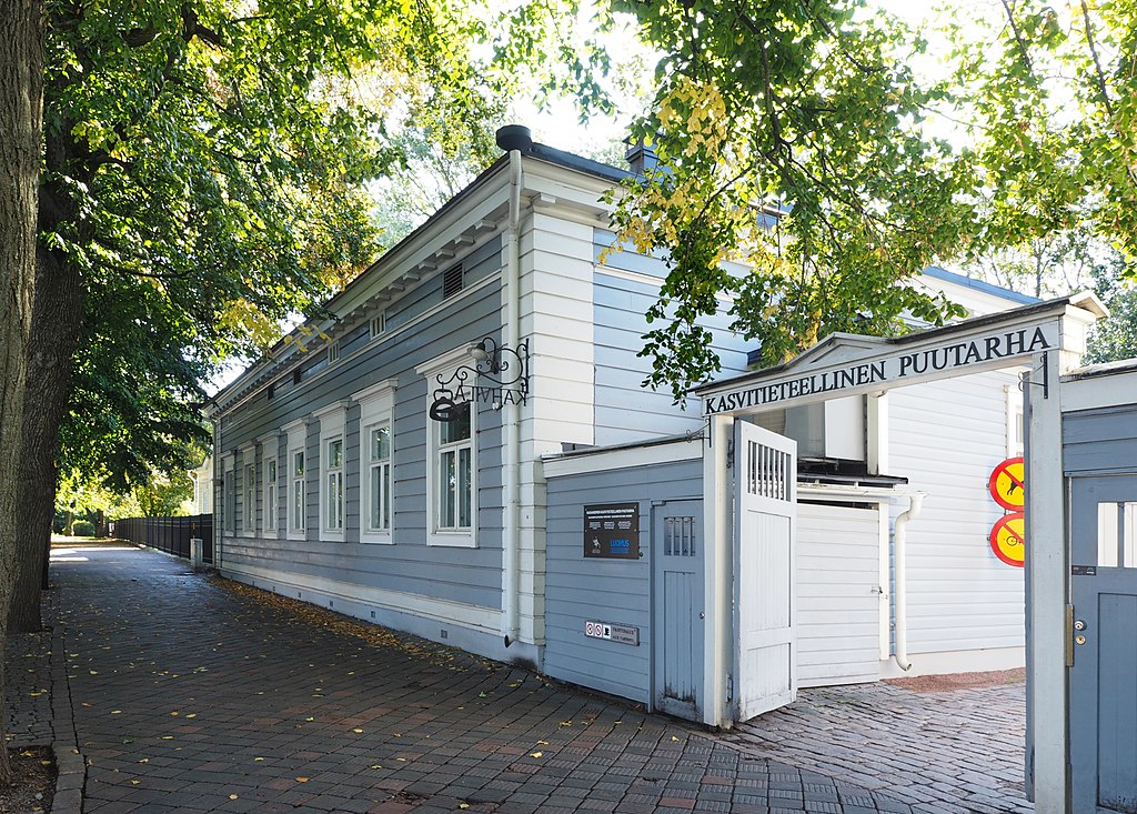 A l'entrée du jardin botanique d'Helsinki - Photo de Marit Henriksson