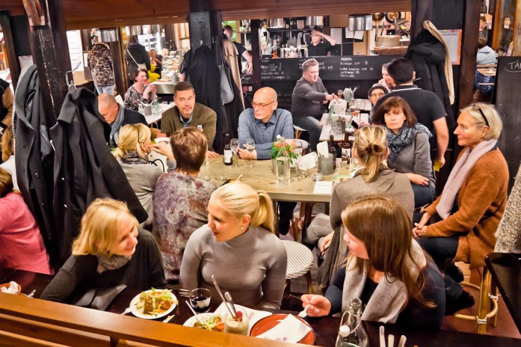 Halle-marché d'Helsinki : Hietalahden kauppahalli. Photo de Timo Santala