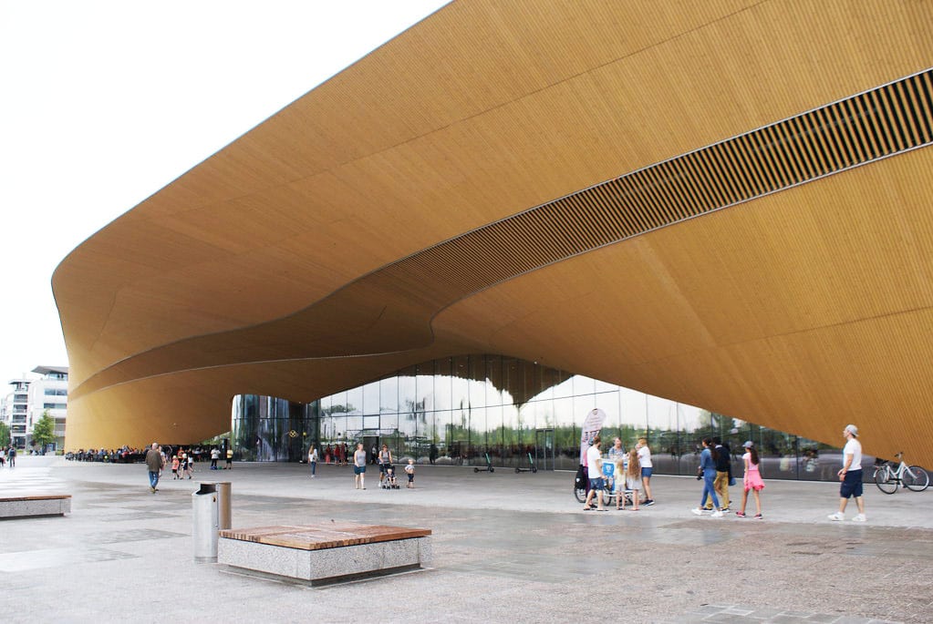 Monument à Helsinki : Façade de la bibliothèque Oodi.