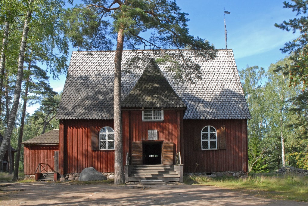 Architecture sacrée : Eglise du Skansen d'Helsinki. Photo de Dalbéra