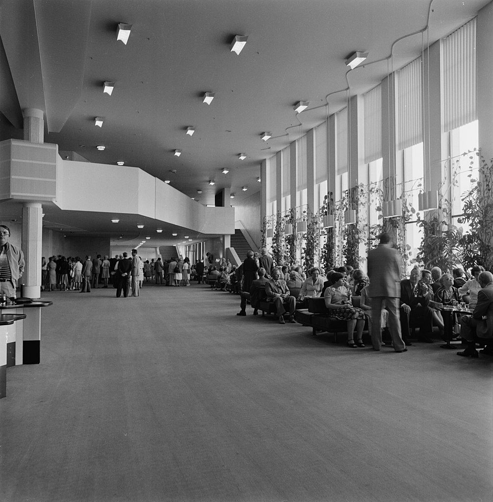 Intérieur du Finlandia Hall, construction d'Aalto à Helsinki - Photo de Volker von Bonin