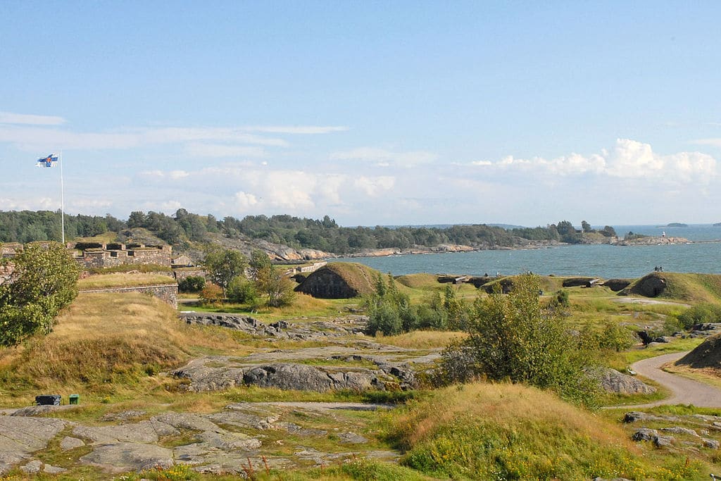 Bunker et cache de la forteresse Suomenlinna au large d'Helsinki. Photo de Dalbera.