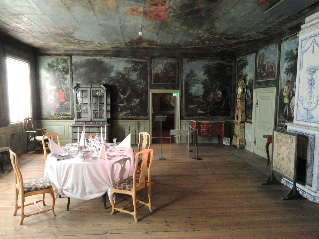 Intérieur d'un manoir au Musée National de Finlande à Helsinki. Photo de Daderot.