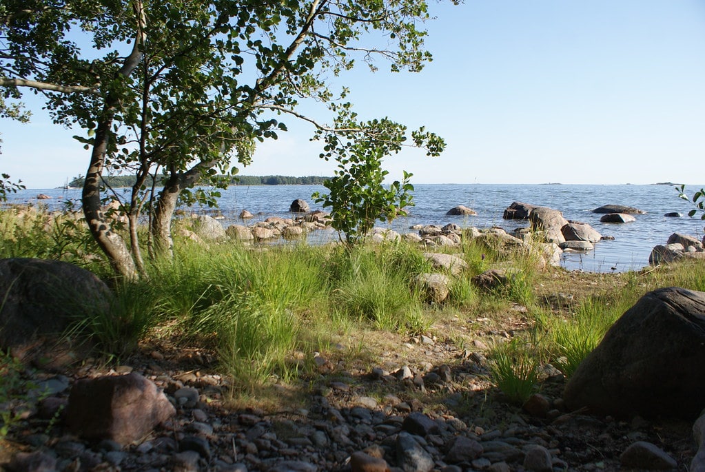 Vue sur la Mer Baltique depuis l'île Lauttasaari à Helsinki.