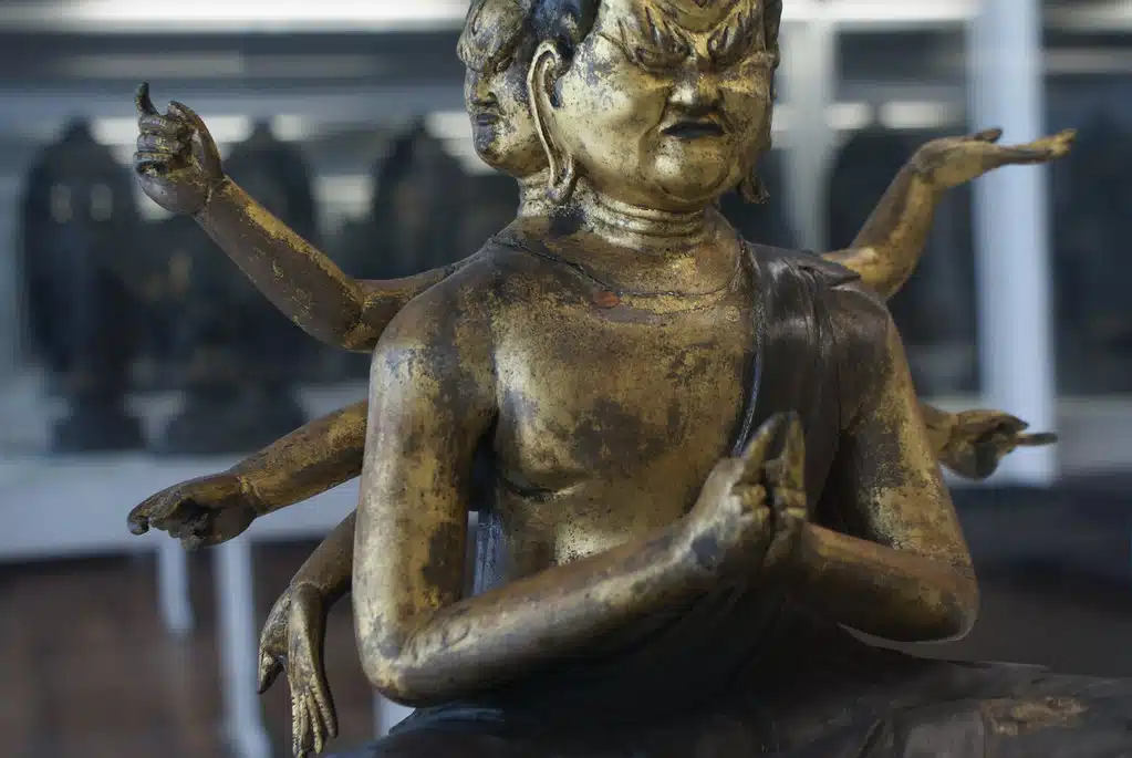> Autre statue du musée asiatique Chiossone à Gênes.