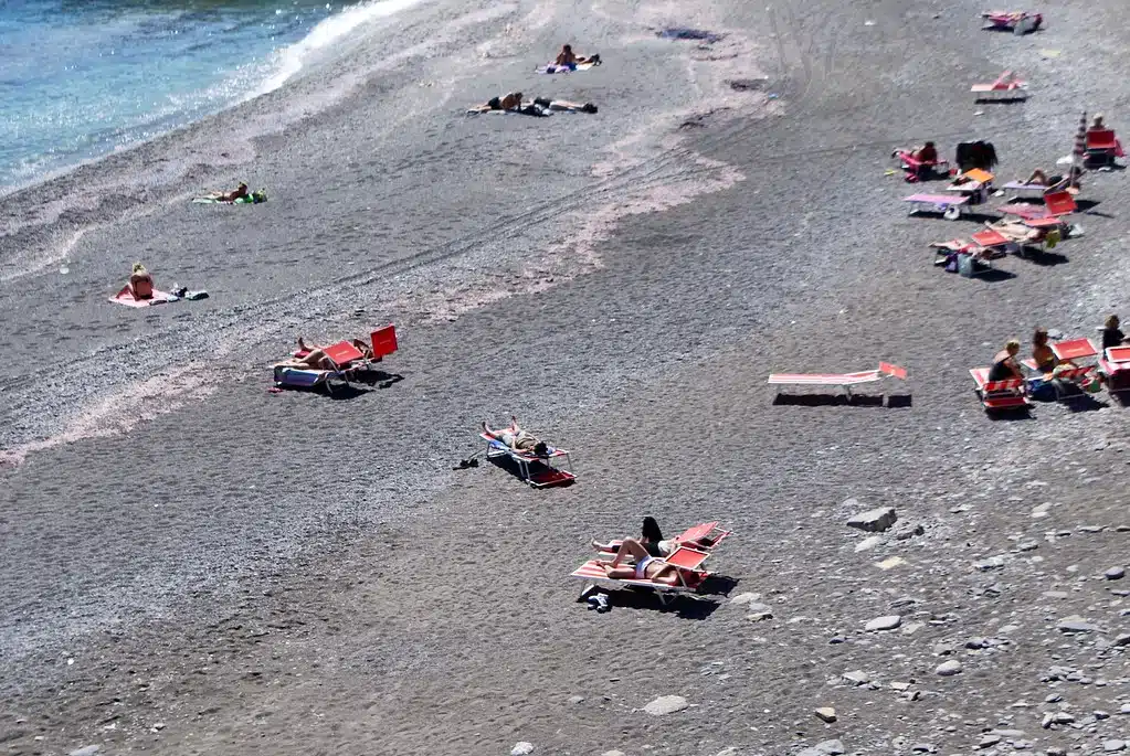> Plage à Gênes le long du Corso Italia.