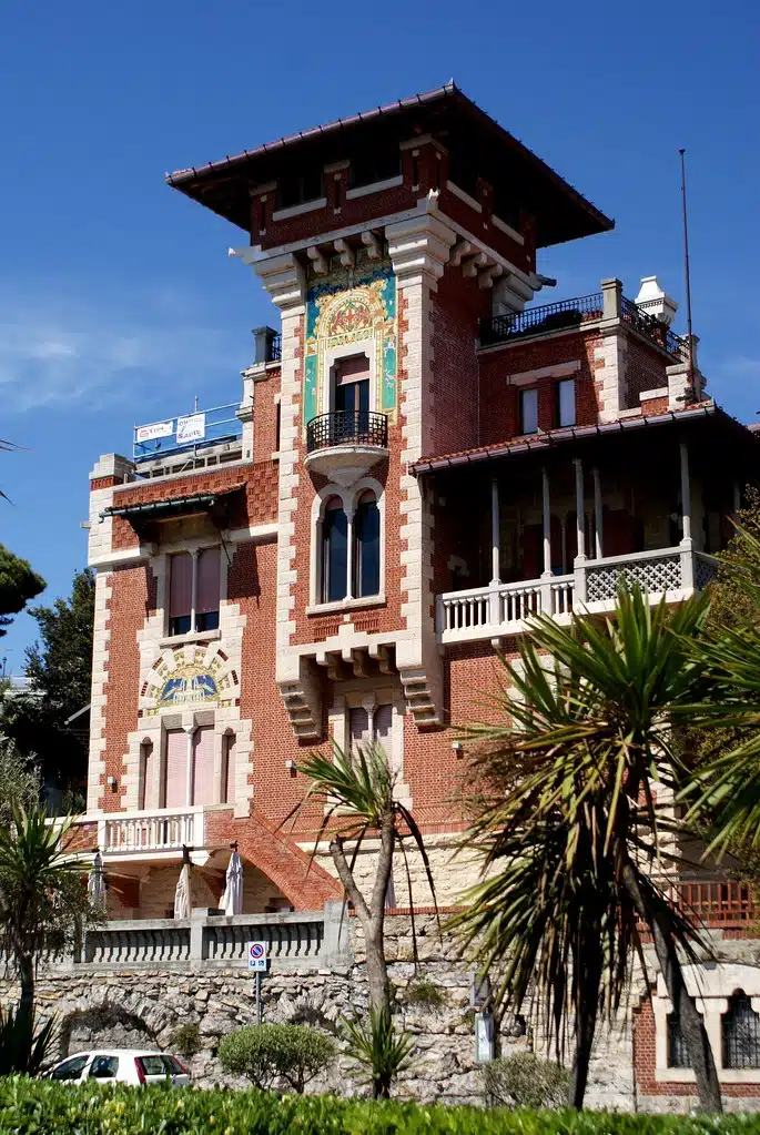 > Autre exemple de construction de style art nouveau sur le Corso Italia à Gênes.