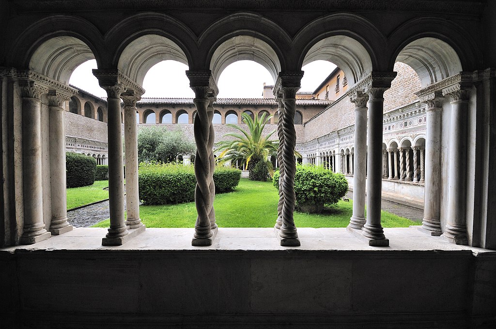 > Cloitre de la basilique Saint Jean Latran à Rome - Photo de Vlad Lesnov
