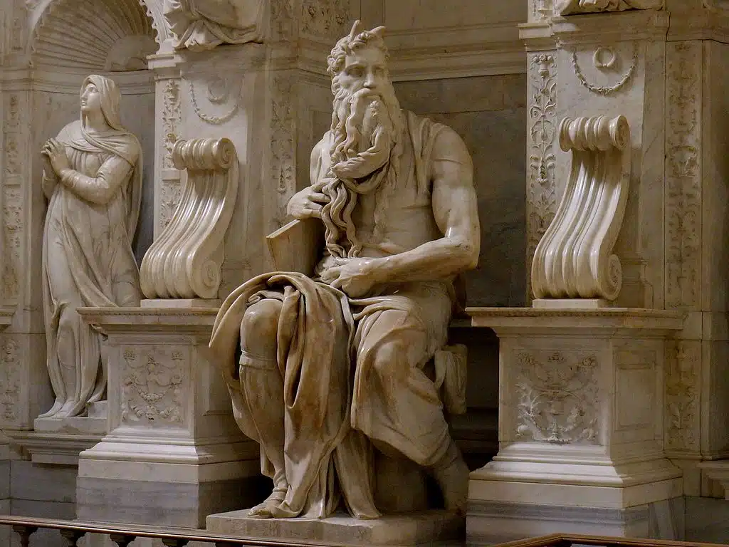 > Moïse sur le tombeau du pape Jules II par Michel Ange dans la basilique Saint-Pierre-aux-Liens à Rome - Photo de Jörg Bittner Unna
