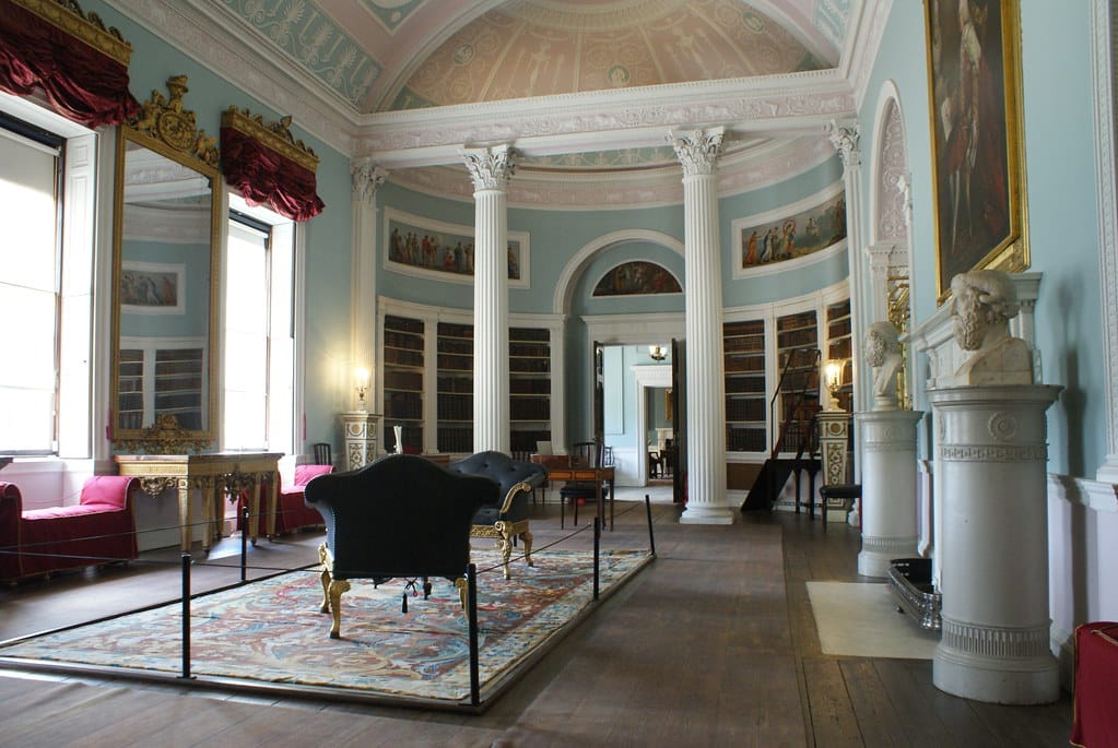 Bibliothèque de la Kenwood House à Londres dans le style néoclassique.