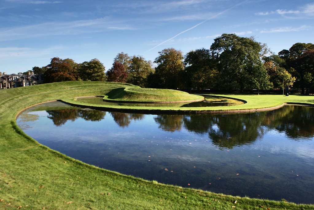 Land Art de Charles Jencks’ Landform au Scottish National Gallery of Modern Art d’Edimbourg.