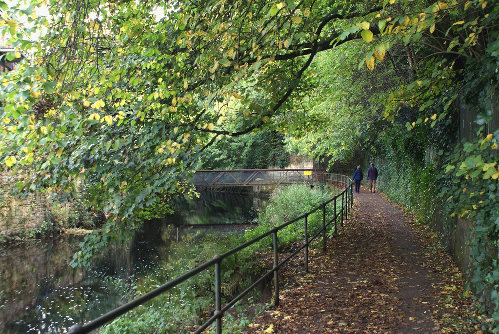 Pour une balade romantique à Edimbourg, longez la rivière Water of Leith traversant Dean Village et rejoignez Dean garden.