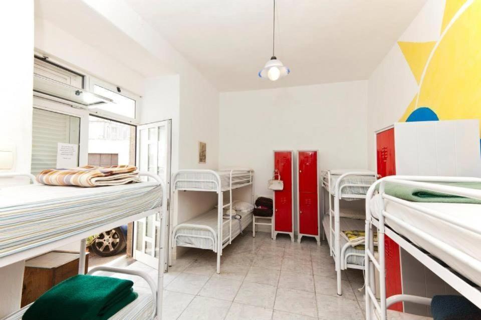 Dortoir dans l'auberge de jeunesse d'Ischia : Ring Hostel.