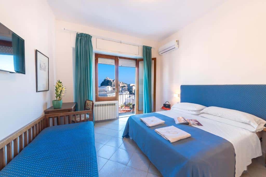 Chambre de l'Hotel Europa à Porto d'Ischia.