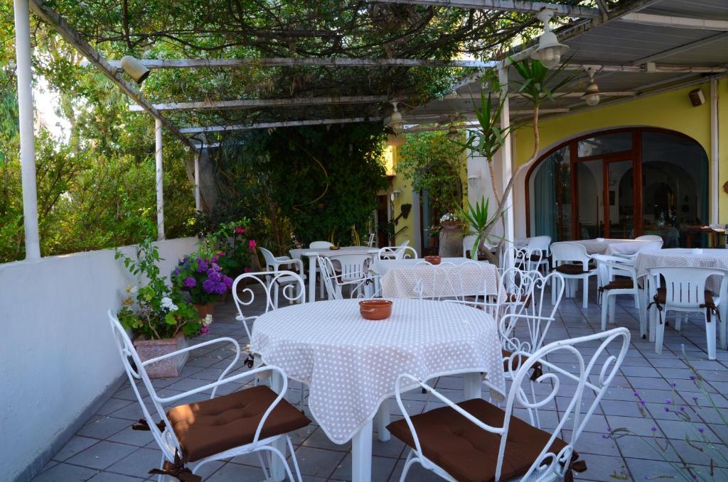 Terrasse de l'Hotel Europa à Porto d'Ischia.