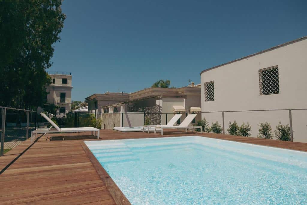 Piscine de l'Hotel Relais Corte Degli Aragonesi de Porto Ischia.