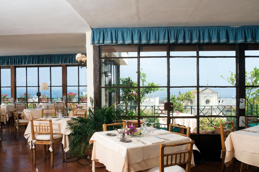 Restaurant de l'Hotel La Villarosa Terme à Porto d'Ischia.