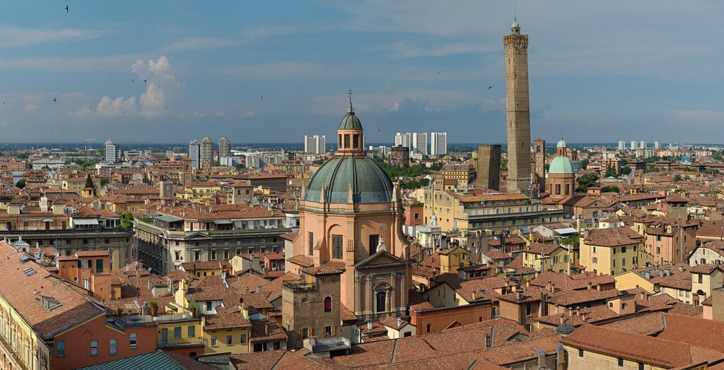 Panorama de Bologne avec sa tour emblématique - Photo de Volodymyr Vlasenko - Licence ccbysa 3.0