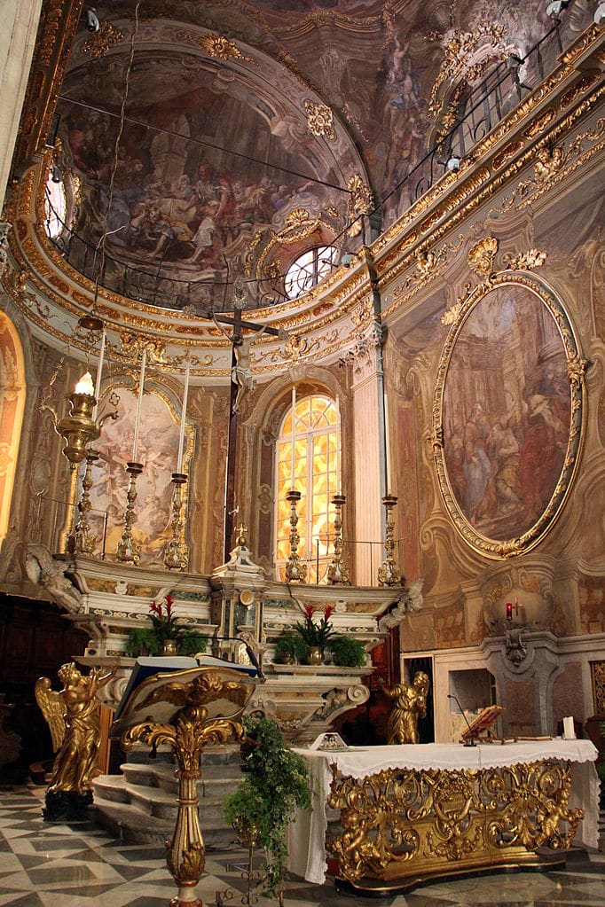 > Autel de l'église Santa Maddalena dans le vieux Gênes - Photo de Sailko.