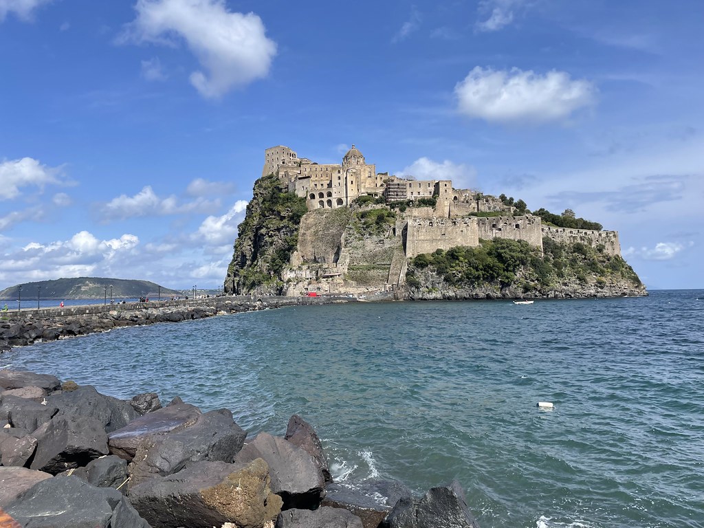 Chateau Aragonais sur l'île d'Ischia.