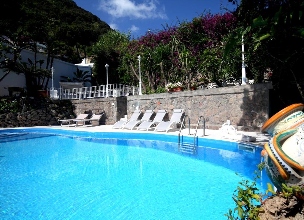 Piscine de l'Hotel Ischia Dream Visions sur l'île d'Ischia.