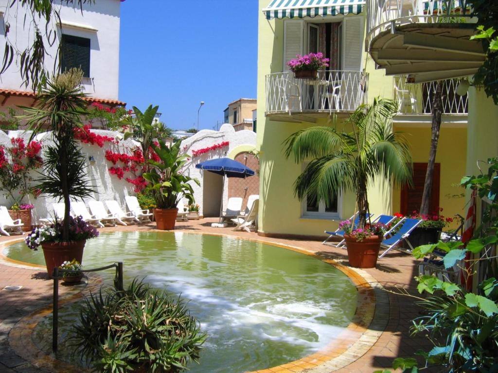 Piscine de l'Hotel Europa à Porto d'Ischia.