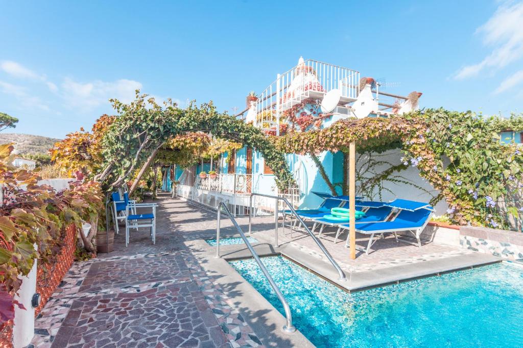 Piscine de l'Hotel Casa Giuseppina à Sant Angelo, Ischia.