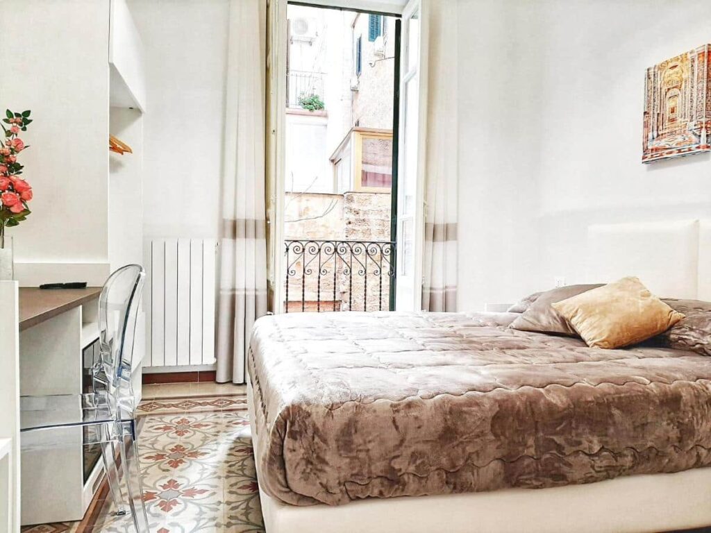 Chambre de l'hotel Ai Quartieri à Palerme.