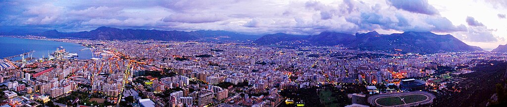Vue de Palerme depuis le mont Saint Pellegrino à Palerme – Photo de Gabrios1984