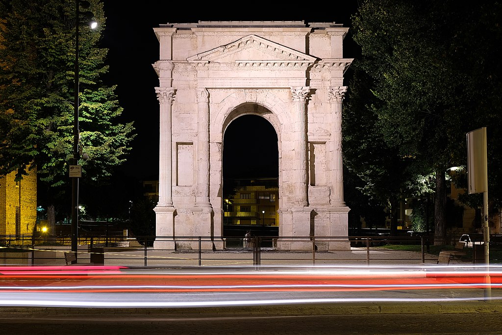 Venir à Verone : Arco dei Gavi - Photo de Claconvr - Licence CC-BY-SA-4.0