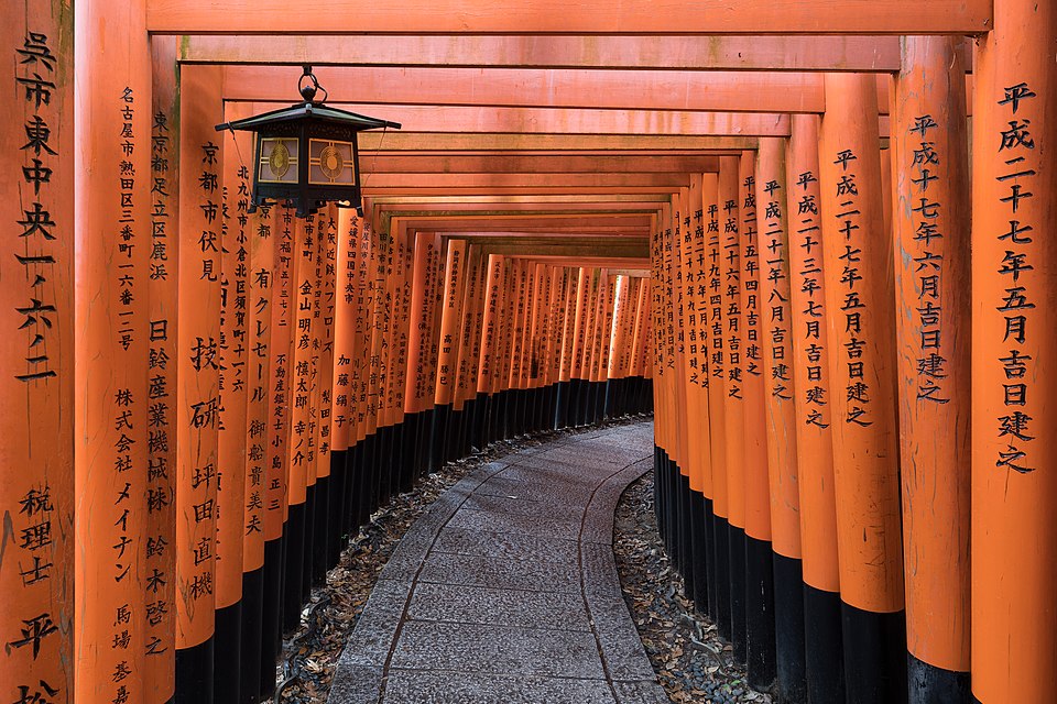 Torii du sanctuaire Fushimi Inari Taisha à Kyoto - Photo de Basile Morin - Licence ccbysa 4.0