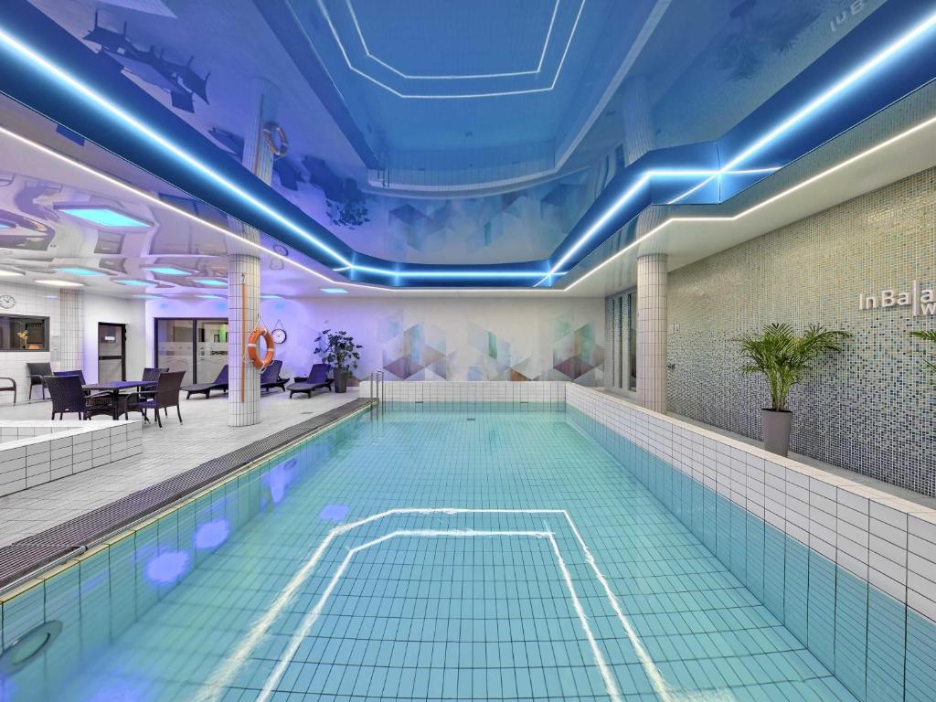 Piscine de l'hotel Novotel Katowice Centrum.