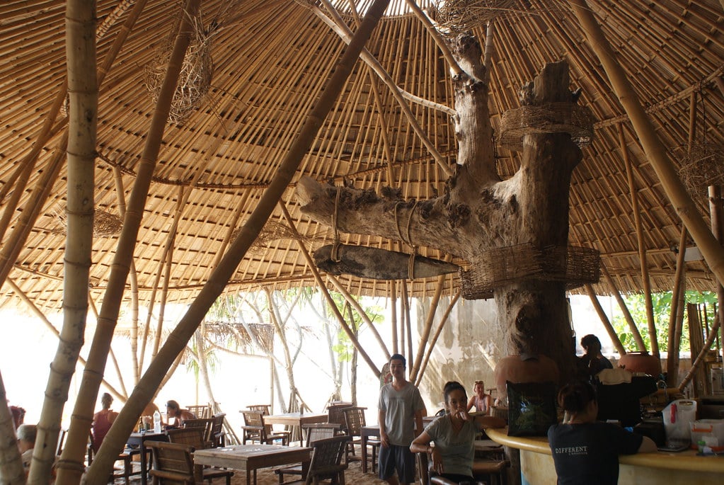 Belle charpente en bambou sur l’île de Koh Lanta.