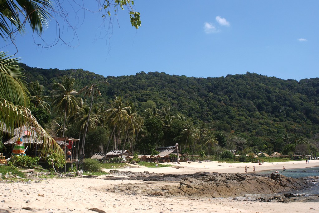 Plage de Bamboo bay dans le sud de Koh Lanta.