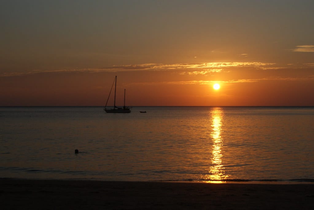 Coucher de soleil sur la plage de Phra Ae (ou Long Beach) à Koh Lanta.