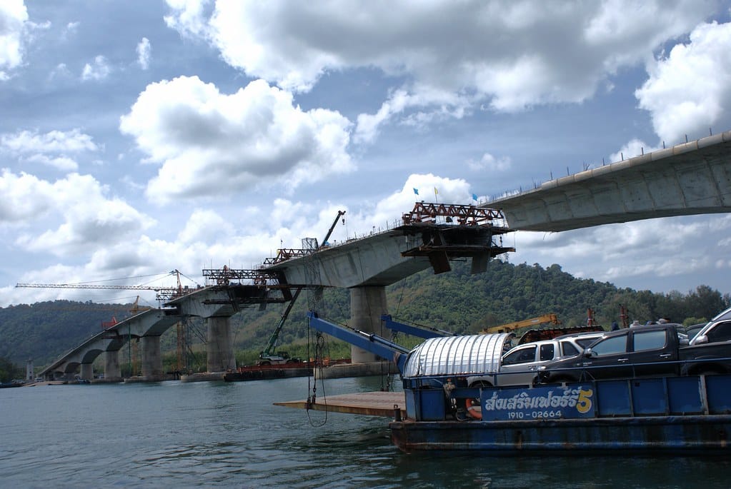 Pont en construction en 2016 entre les deux îles de Koh Lanta : Koh Lanta Yai et Koh Lanta Noi.