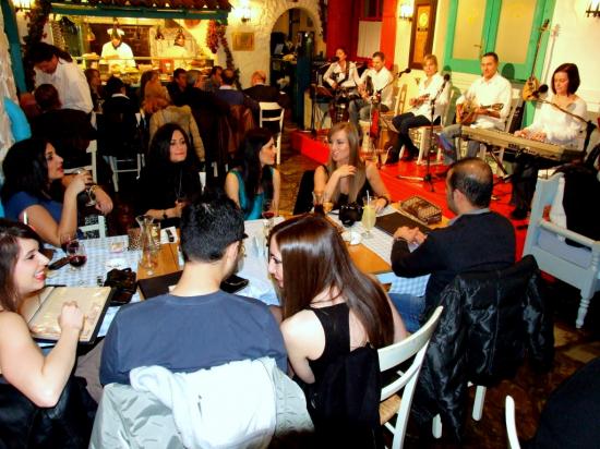 Lire la suite à propos de l’article Taverna Dyonisos, restaurant grec à Budapest [Belváros-Lipótváros]