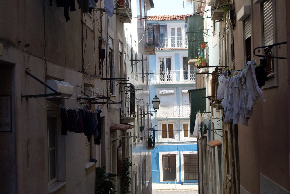 Ruelle de l'ancien quartier arabe de Lisbonne.