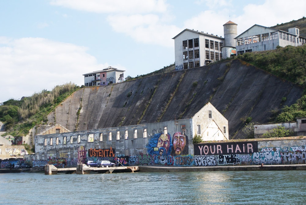 La rive sud de Lisbonne avec street art et urbex.