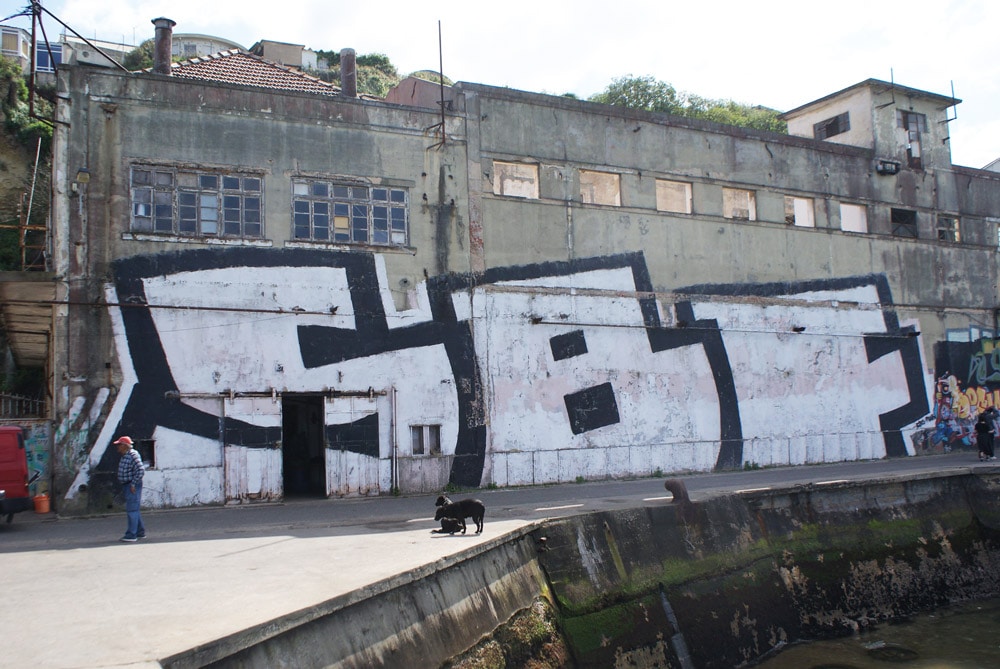 Street art et hangars désaffectés de la rive sud de Lisbonne.