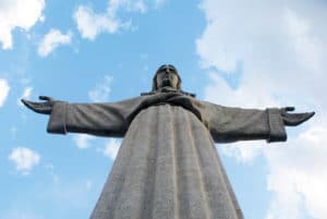 Statue du Christ Roi à Lisbonne : 110 mètres de béton [Almada]