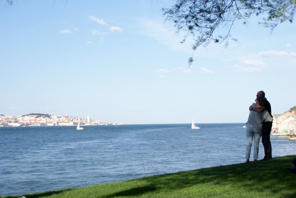 Parc Boca do Vento : Un bel endroit pour se prendre dans les bras et remercier la vie avec le Tage au premier plan et l'admirable Lisbonne plus loin.