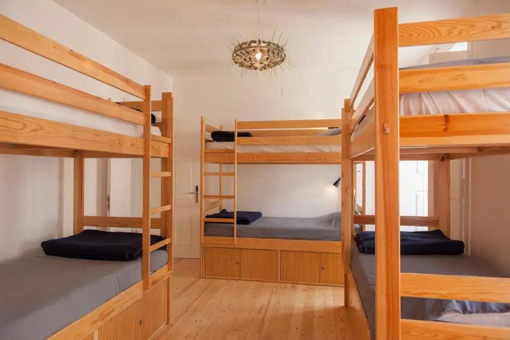 Dortoir de l'auberge Lisbon Lounge Hostel à Lisbonne.