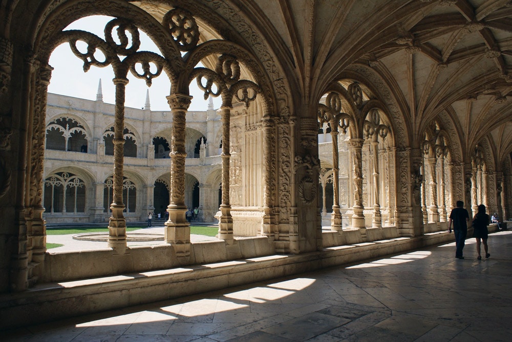 Monument à Lisbonne : Cloître du monastère des Hiéronymites dans le quartier de Belem.